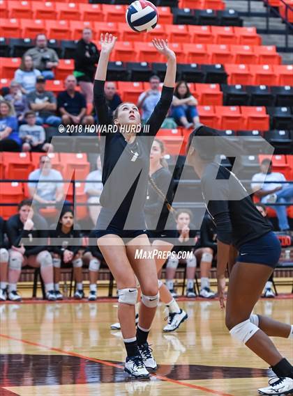 Thumbnail 3 in Weatherford vs. Lamar (UIL 6A Bi-District Playoff) photogallery.