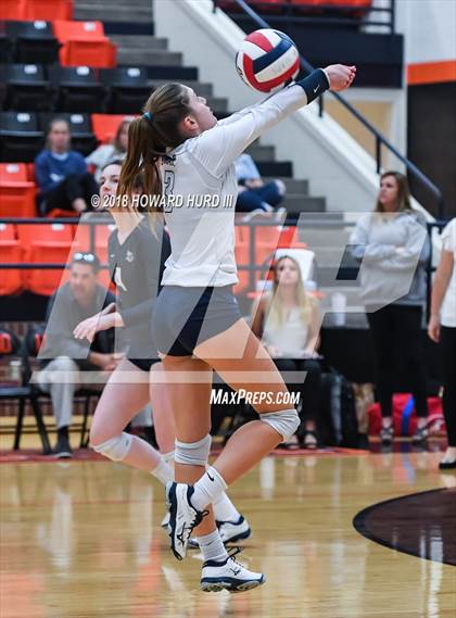 Thumbnail 1 in Weatherford vs. Lamar (UIL 6A Bi-District Playoff) photogallery.