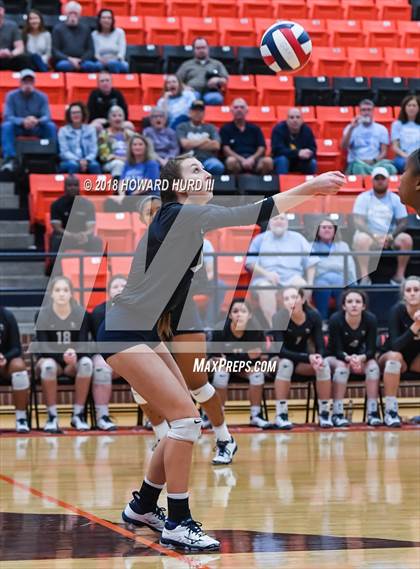 Thumbnail 2 in Weatherford vs. Lamar (UIL 6A Bi-District Playoff) photogallery.