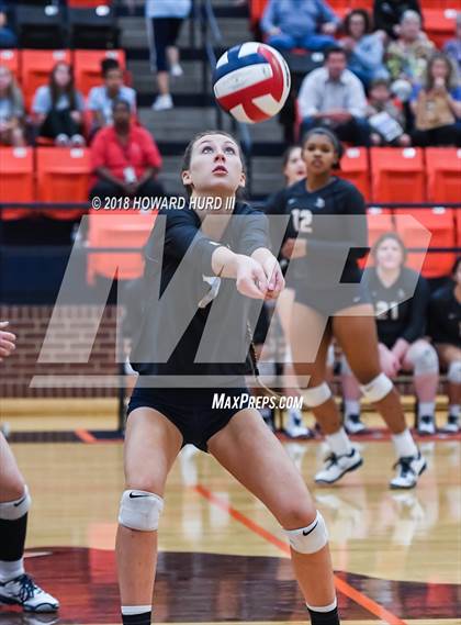 Thumbnail 3 in Weatherford vs. Lamar (UIL 6A Bi-District Playoff) photogallery.