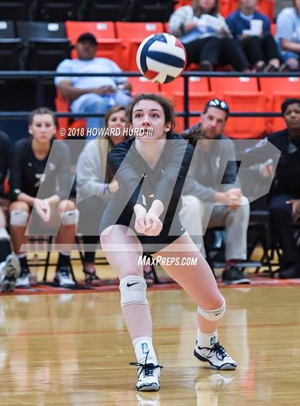 Thumbnail 3 in Weatherford vs. Lamar (UIL 6A Bi-District Playoff) photogallery.