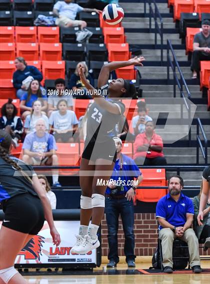 Thumbnail 1 in Weatherford vs. Lamar (UIL 6A Bi-District Playoff) photogallery.