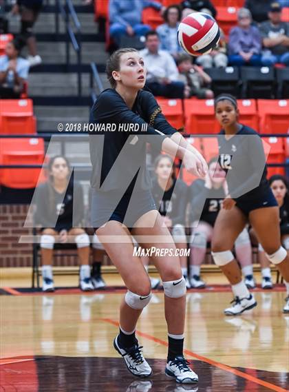 Thumbnail 3 in Weatherford vs. Lamar (UIL 6A Bi-District Playoff) photogallery.