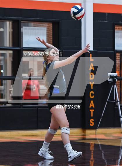 Thumbnail 3 in Weatherford vs. Lamar (UIL 6A Bi-District Playoff) photogallery.
