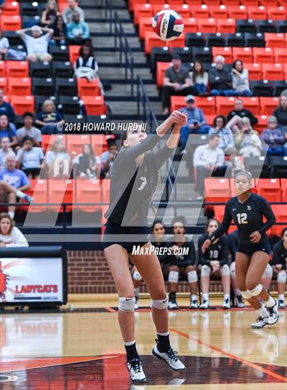 Thumbnail 2 in Weatherford vs. Lamar (UIL 6A Bi-District Playoff) photogallery.