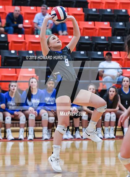 Thumbnail 2 in Weatherford vs. Lamar (UIL 6A Bi-District Playoff) photogallery.