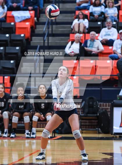 Thumbnail 3 in Weatherford vs. Lamar (UIL 6A Bi-District Playoff) photogallery.