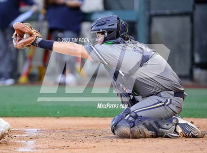 Thumbnail 3 in Saddleback vs. Calvary Chapel photogallery.