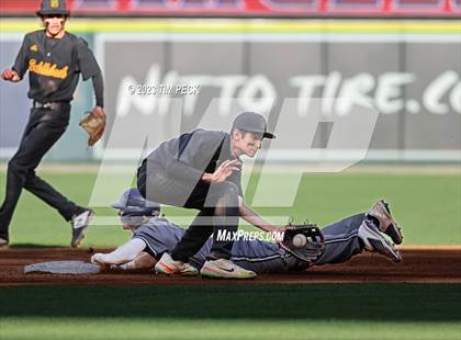 Thumbnail 2 in Saddleback vs. Calvary Chapel photogallery.