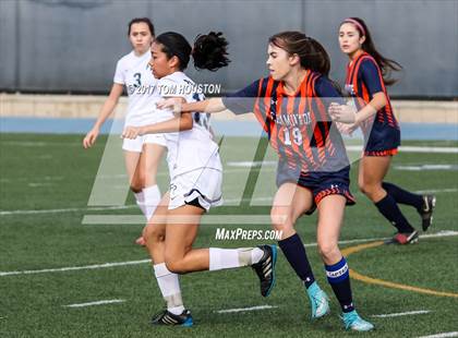 Thumbnail 3 in Flintridge Prep vs. Chaminade (La Salle Tournament) photogallery.