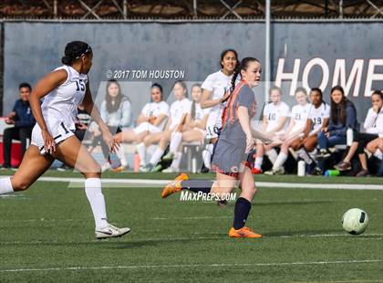 Thumbnail 2 in Flintridge Prep vs. Chaminade (La Salle Tournament) photogallery.