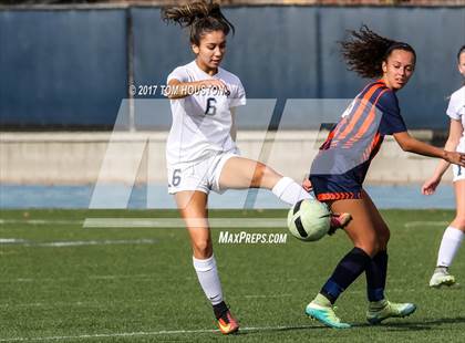 Thumbnail 1 in Flintridge Prep vs. Chaminade (La Salle Tournament) photogallery.