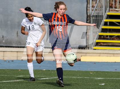Thumbnail 3 in Flintridge Prep vs. Chaminade (La Salle Tournament) photogallery.