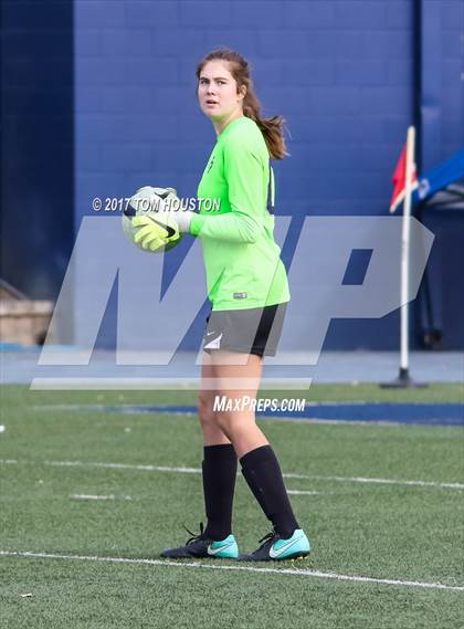 Thumbnail 3 in Flintridge Prep vs. Chaminade (La Salle Tournament) photogallery.
