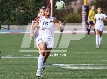 Thumbnail 3 in Flintridge Prep vs. Chaminade (La Salle Tournament) photogallery.