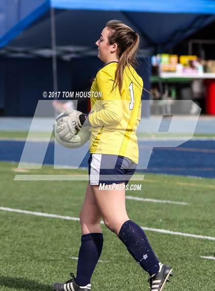 Thumbnail 3 in Flintridge Prep vs. Chaminade (La Salle Tournament) photogallery.