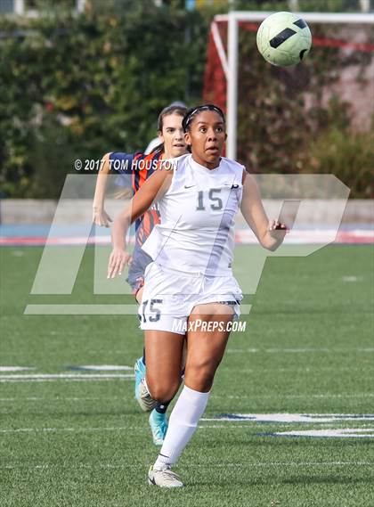 Thumbnail 2 in Flintridge Prep vs. Chaminade (La Salle Tournament) photogallery.