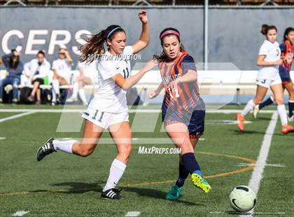 Thumbnail 2 in Flintridge Prep vs. Chaminade (La Salle Tournament) photogallery.