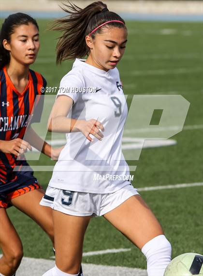 Thumbnail 1 in Flintridge Prep vs. Chaminade (La Salle Tournament) photogallery.