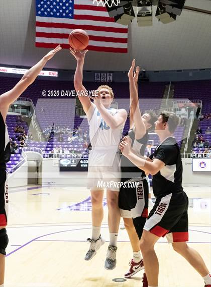 Thumbnail 3 in Hurricane vs. Sky View (UHSAA 4A Quarterfinal) photogallery.