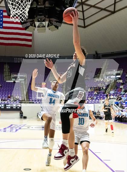 Thumbnail 1 in Hurricane vs. Sky View (UHSAA 4A Quarterfinal) photogallery.