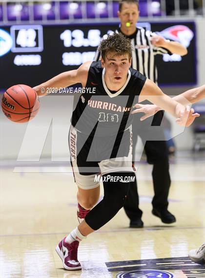 Thumbnail 1 in Hurricane vs. Sky View (UHSAA 4A Quarterfinal) photogallery.