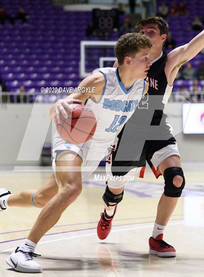 Thumbnail 2 in Hurricane vs. Sky View (UHSAA 4A Quarterfinal) photogallery.