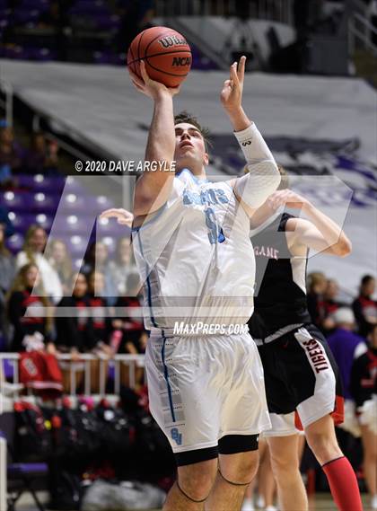 Thumbnail 3 in Hurricane vs. Sky View (UHSAA 4A Quarterfinal) photogallery.