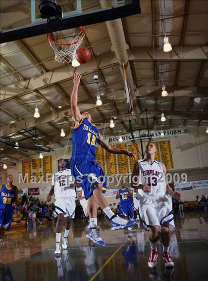 Thumbnail 3 in Findlay Prep vs. De La Salle (City of Palms Classic) photogallery.