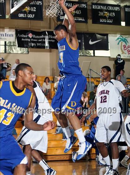 Thumbnail 2 in Findlay Prep vs. De La Salle (City of Palms Classic) photogallery.