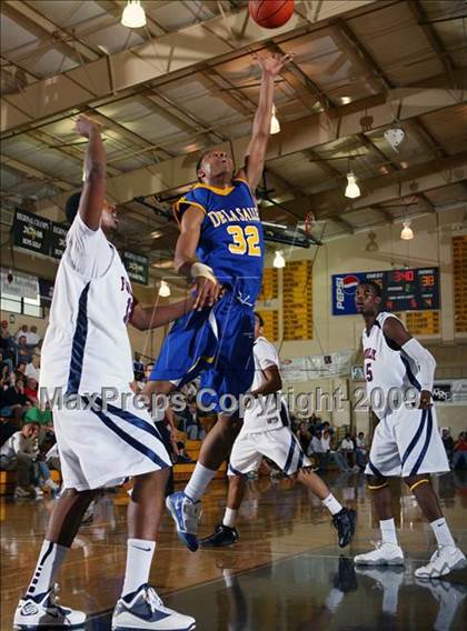 Thumbnail 2 in Findlay Prep vs. De La Salle (City of Palms Classic) photogallery.