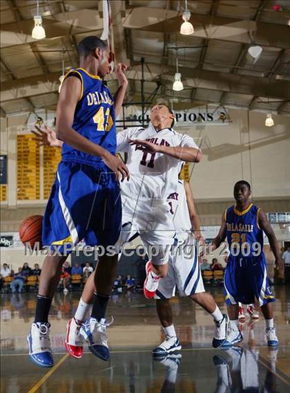 Thumbnail 2 in Findlay Prep vs. De La Salle (City of Palms Classic) photogallery.