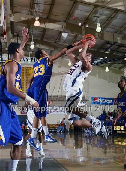Thumbnail 1 in Findlay Prep vs. De La Salle (City of Palms Classic) photogallery.