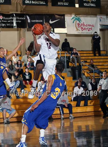 Thumbnail 2 in Findlay Prep vs. De La Salle (City of Palms Classic) photogallery.