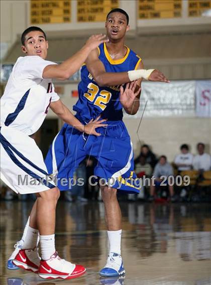 Thumbnail 2 in Findlay Prep vs. De La Salle (City of Palms Classic) photogallery.