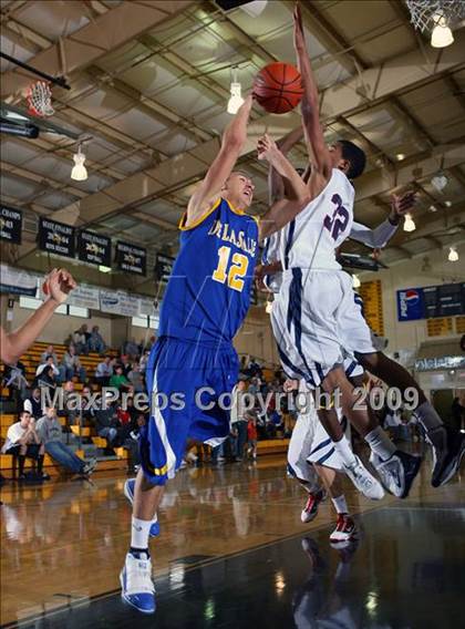 Thumbnail 2 in Findlay Prep vs. De La Salle (City of Palms Classic) photogallery.