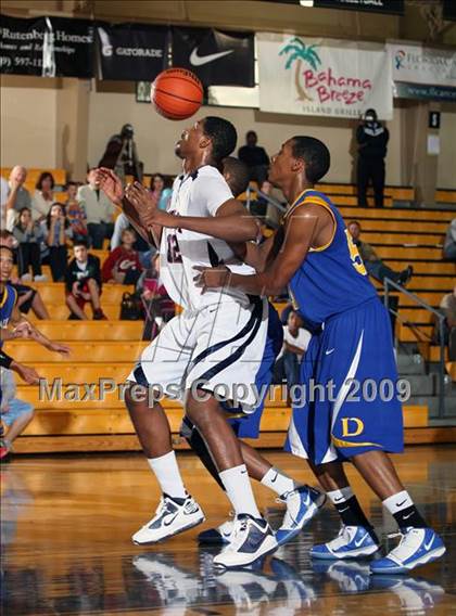 Thumbnail 2 in Findlay Prep vs. De La Salle (City of Palms Classic) photogallery.