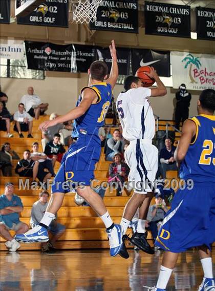 Thumbnail 2 in Findlay Prep vs. De La Salle (City of Palms Classic) photogallery.