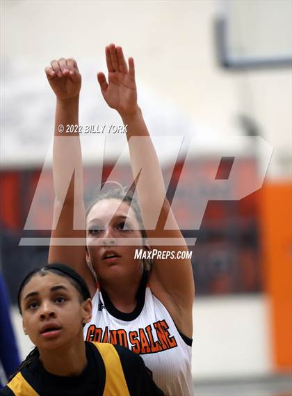 Thumbnail 3 in Grand Saline vs Cumberland Academy photogallery.