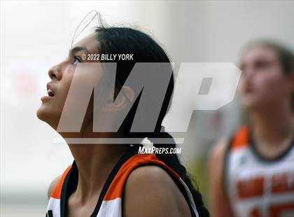 Thumbnail 3 in Grand Saline vs Cumberland Academy photogallery.