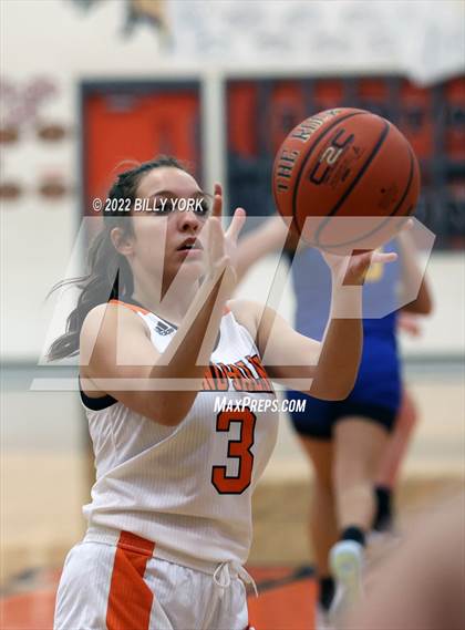 Thumbnail 3 in Grand Saline vs Cumberland Academy photogallery.