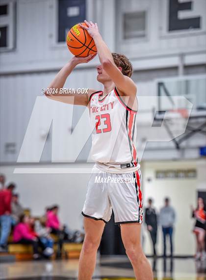 Thumbnail 3 in Walnut Ridge vs Cave City (3A-2 District Tournament) photogallery.