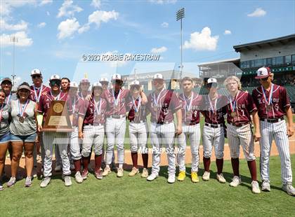 Thumbnail 1 in London vs. Wall (UIL 3A Baseball State Semifinal Medal Ceremony) photogallery.