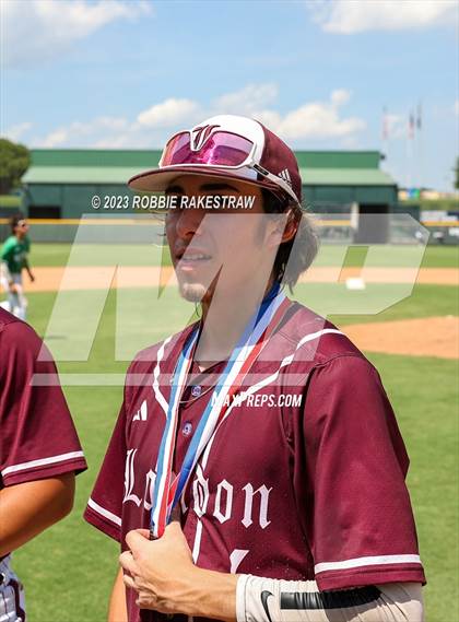 Thumbnail 1 in London vs. Wall (UIL 3A Baseball State Semifinal Medal Ceremony) photogallery.
