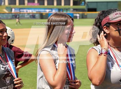 Thumbnail 1 in London vs. Wall (UIL 3A Baseball State Semifinal Medal Ceremony) photogallery.