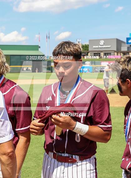 Thumbnail 2 in London vs. Wall (UIL 3A Baseball State Semifinal Medal Ceremony) photogallery.