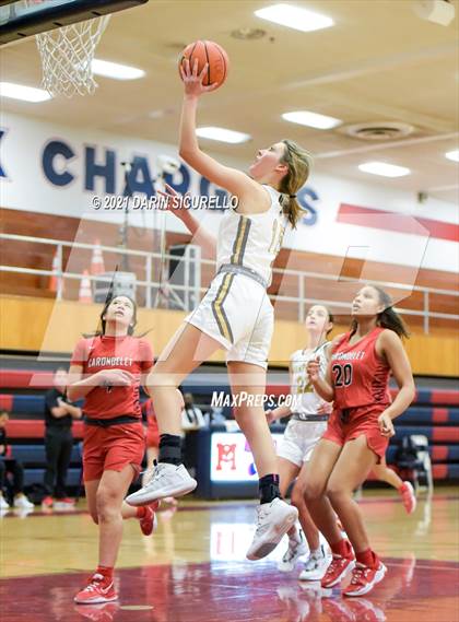 Thumbnail 3 in Carondelet vs. Arapahoe (Nike Tournament of Champions) photogallery.