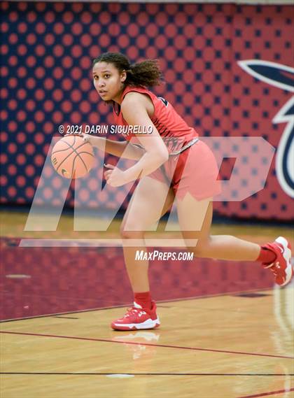 Thumbnail 2 in Carondelet vs. Arapahoe (Nike Tournament of Champions) photogallery.