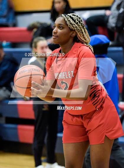 Thumbnail 1 in Carondelet vs. Arapahoe (Nike Tournament of Champions) photogallery.