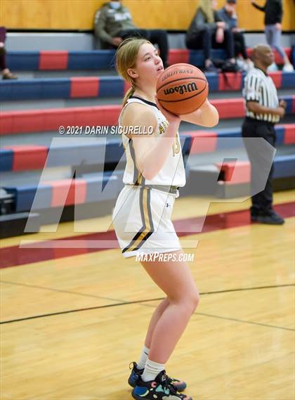 Thumbnail 2 in Carondelet vs. Arapahoe (Nike Tournament of Champions) photogallery.